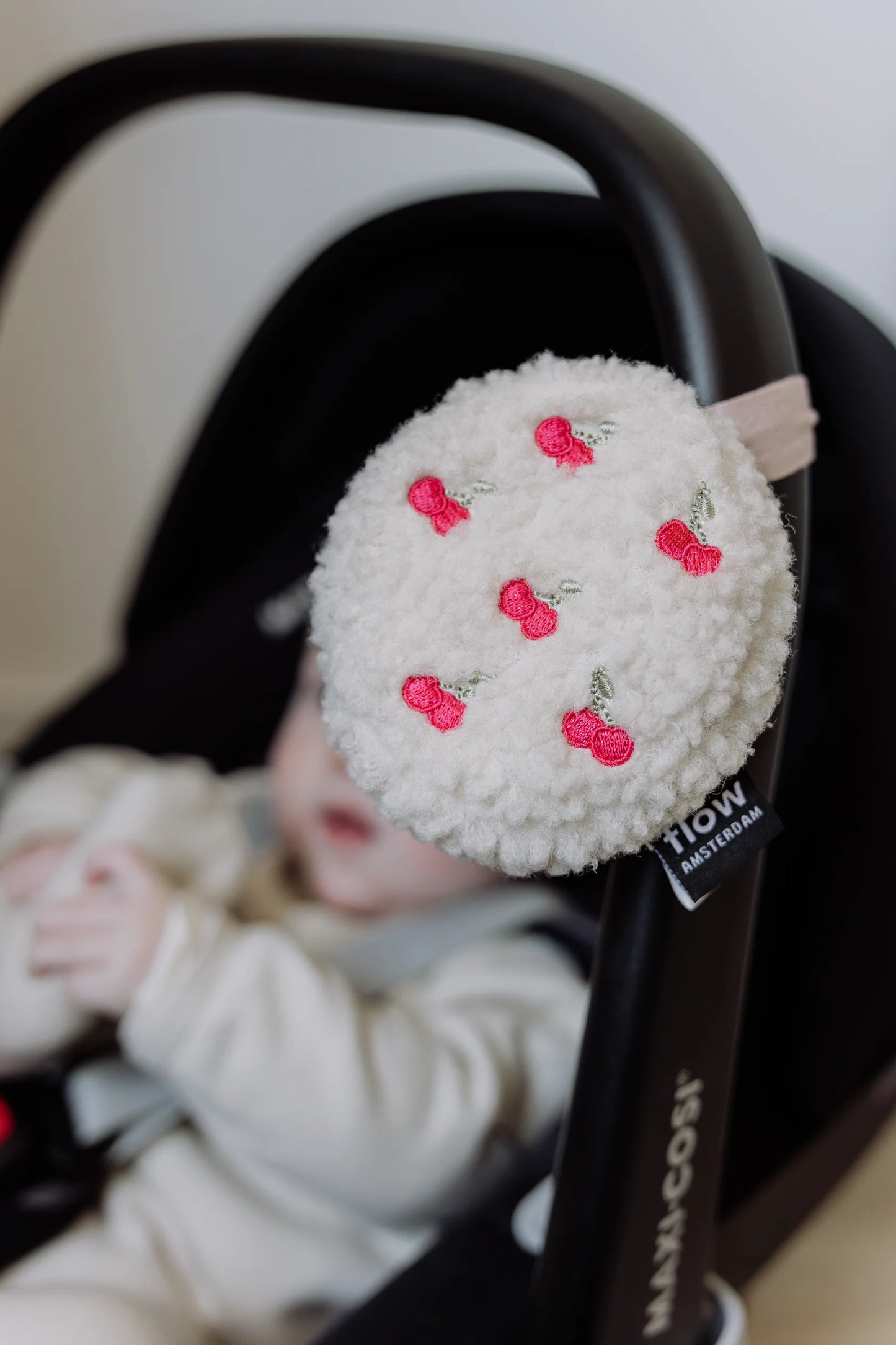 Lucy Comforter on the go Cherry