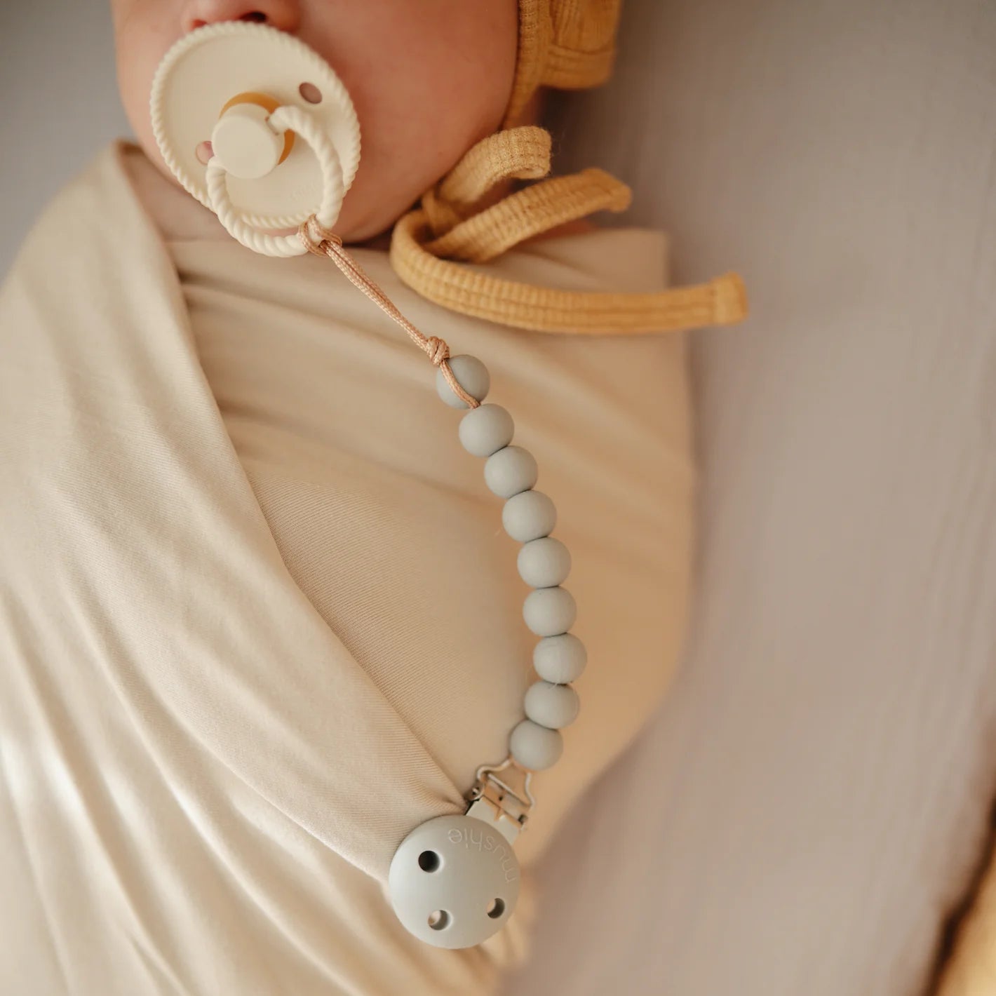 Mushie Silicone Pacifier Clip - Hera