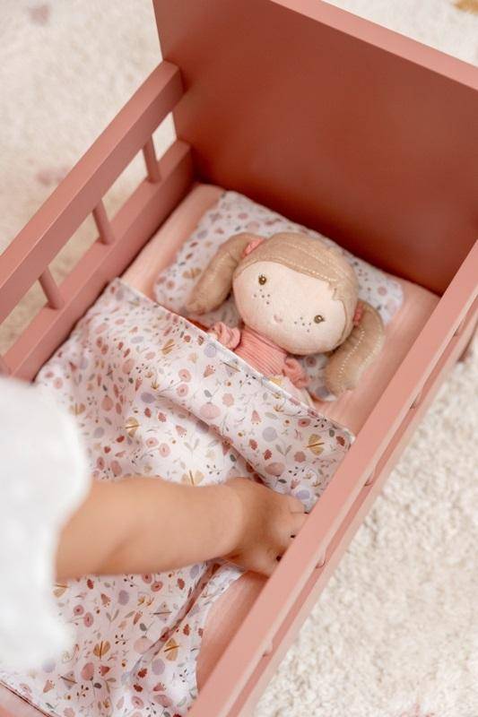 Puppenbett mit Textilien