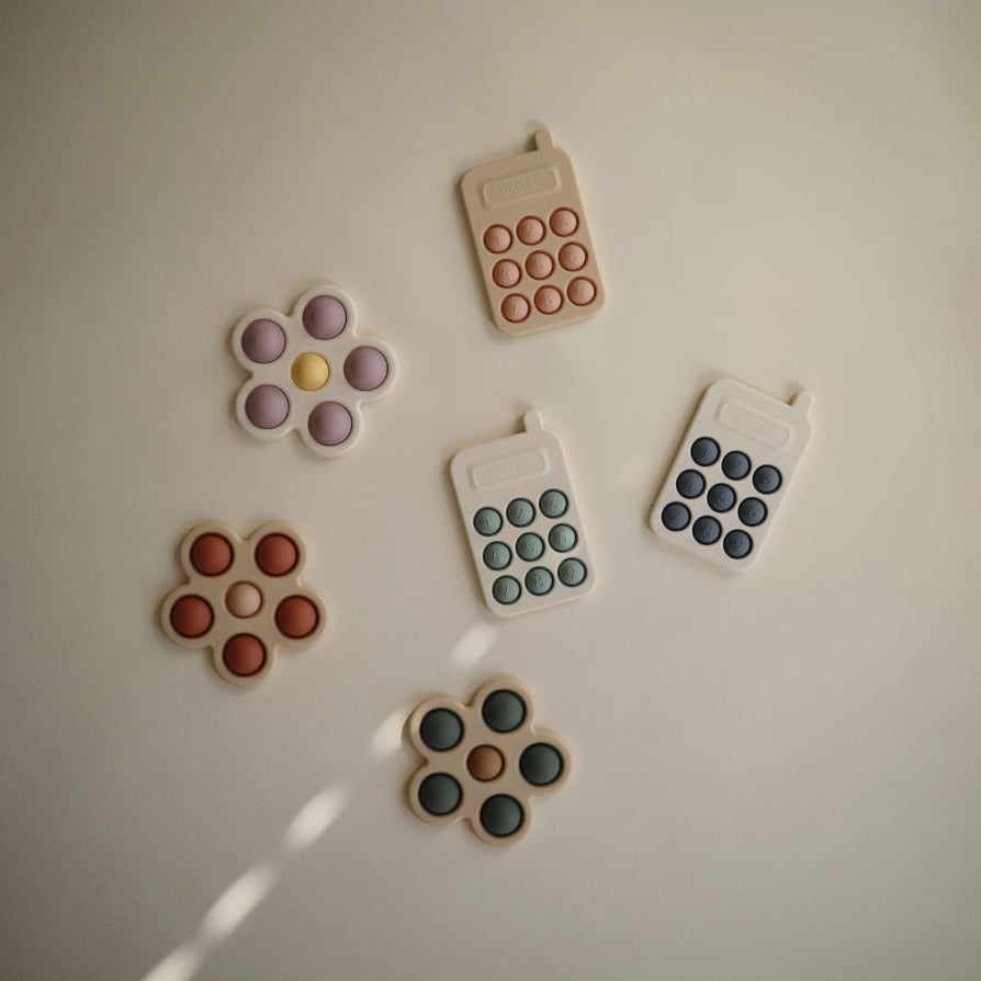 Mushie Press Toys Handy/Blume