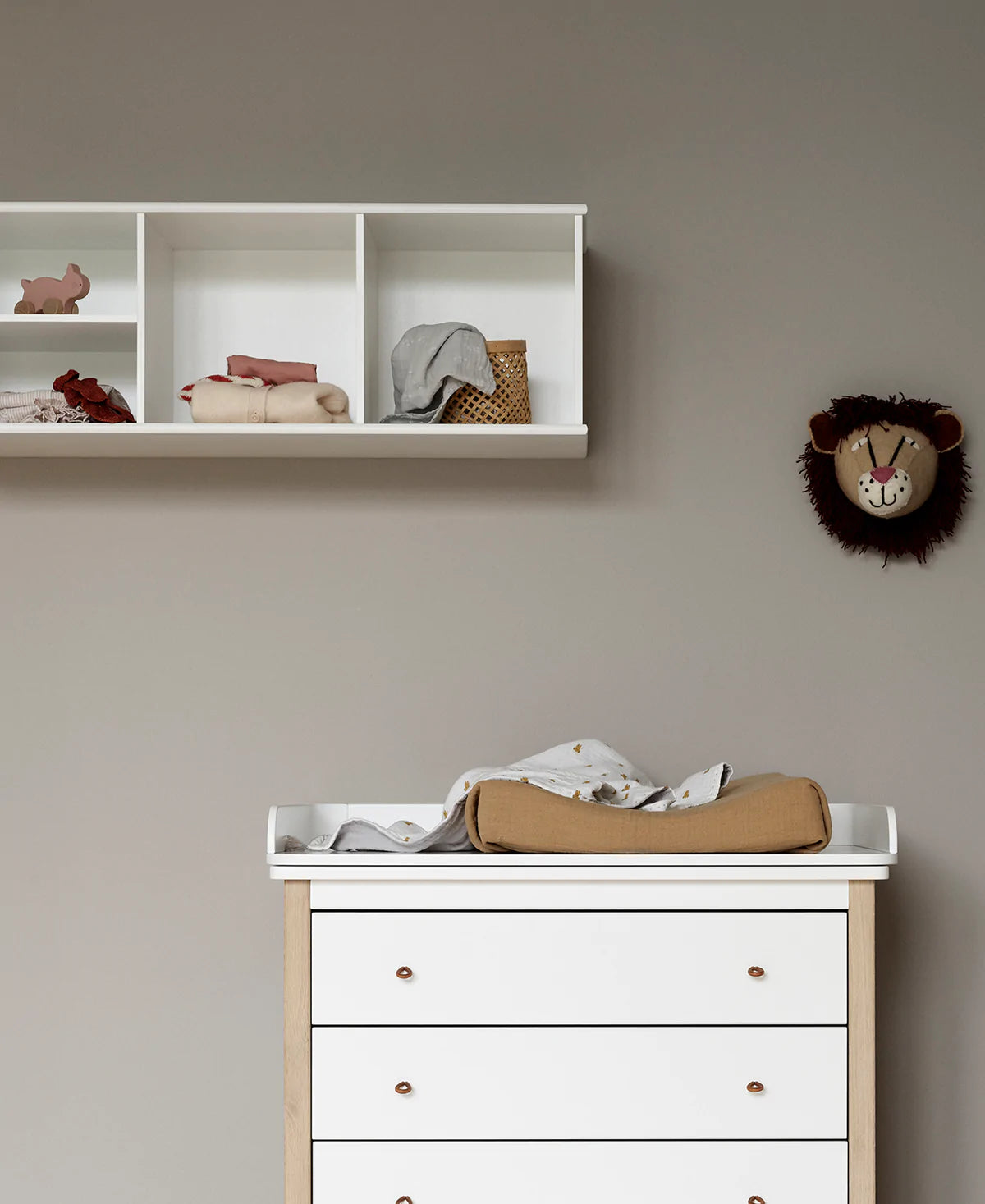 Regal horizontal 3 x 1 zum Aufhängen