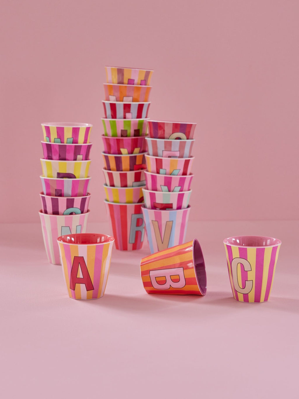 Melamine Becher verschiedene Buchstaben Streifen