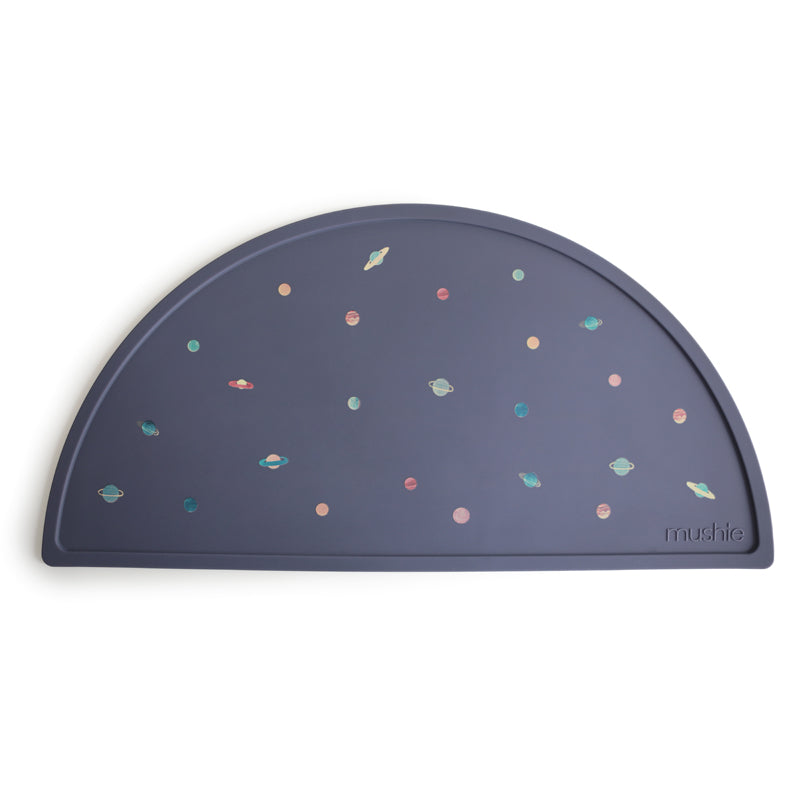 Mushie Silicone Mat Planets - Bartels Kinderwelt GmbH & Co. KG